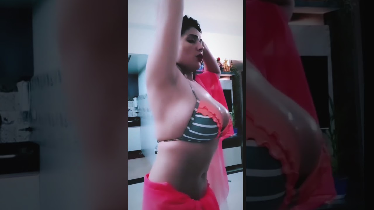 Hot Desi Bhabhi - Red Saree - Navel Kiss