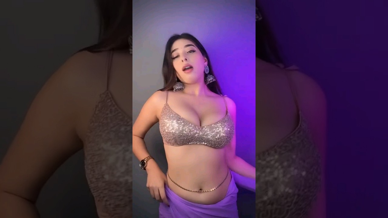 Hot Desi Bhabhi - Saree - Navel Kiss