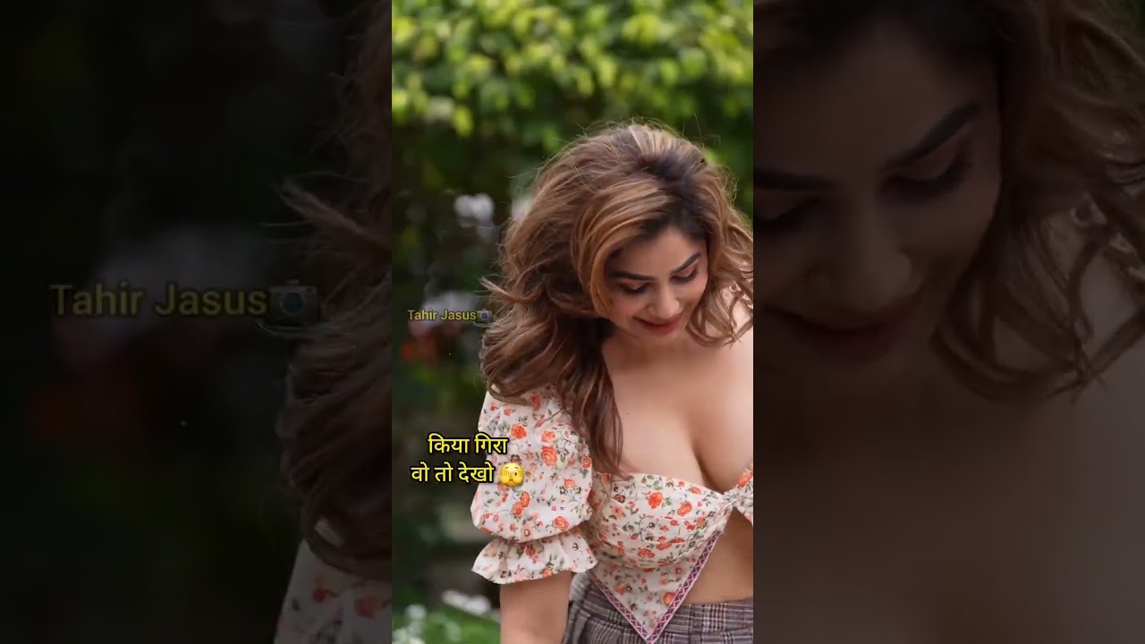 Hot girl showing boobs #viralvideo #InstaVideo #downblouse #nipslip #hot