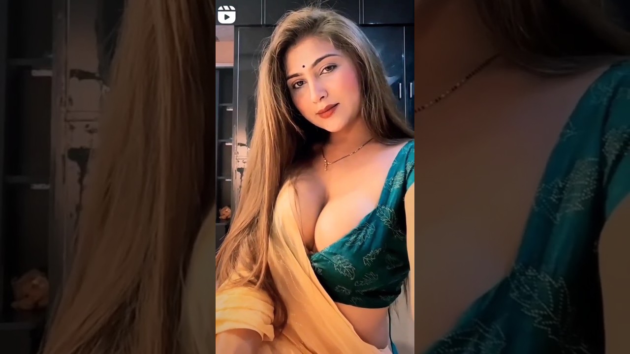 Hot Indian Aunty Saree Navel Reel #hotnavel #hotreels #aunty #sareereels #boobs #cleavage #newreels