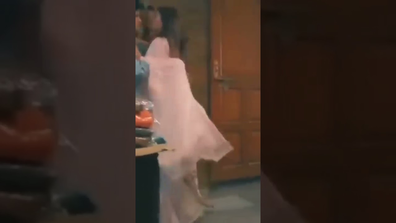 Hot navel kiss in saree dukan | #navelkiss #sareehot #shorts