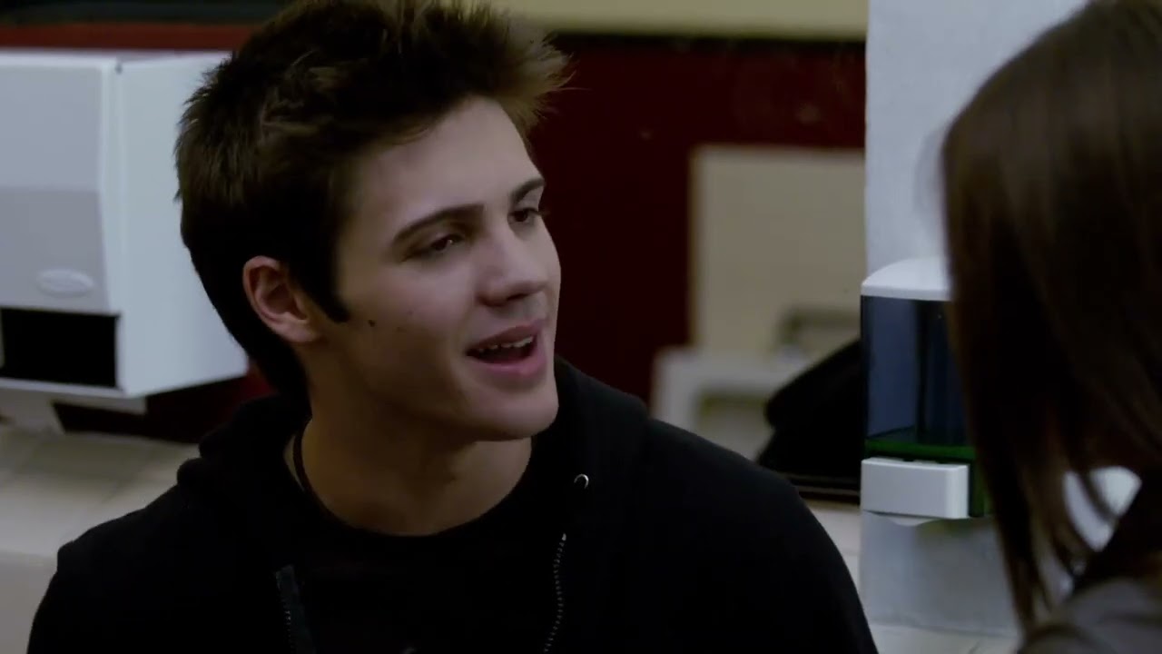 Hot/Badass Elena 1x01 1080p