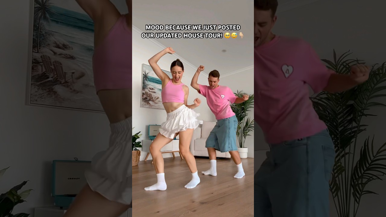 HOUSE TOUR! 👆🏼😅 - APT. DANCE ROSÉ & Bruno Mars - #dance #trend #viral #couple #funny #shorts