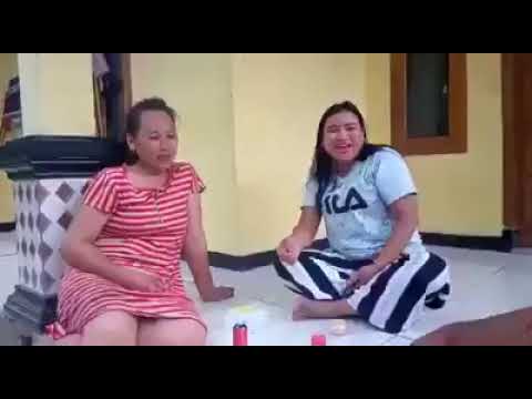 ibu ibu sengaja pamer CD... 👍👍😁