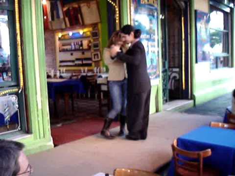 IMPERDÍVEL - Carlene dançando Tango em restaurante