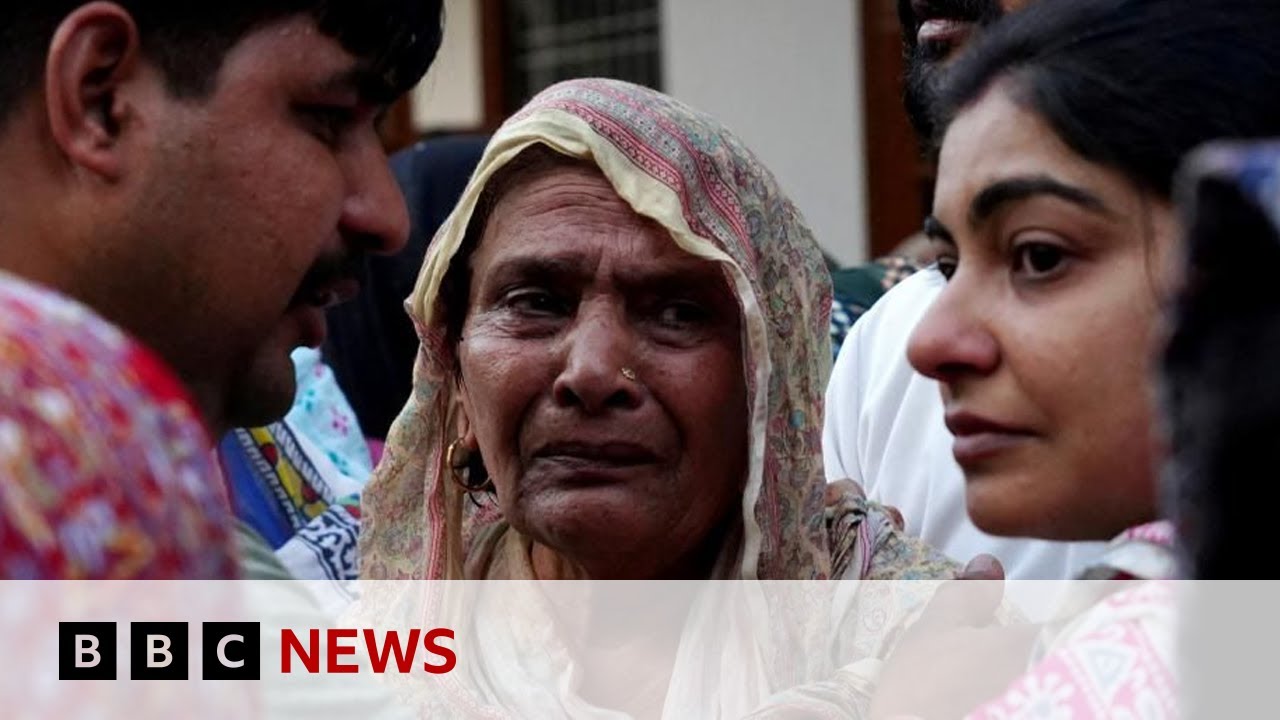 India closes main border crossing with Pakistan after Kashmir attack | BBC News