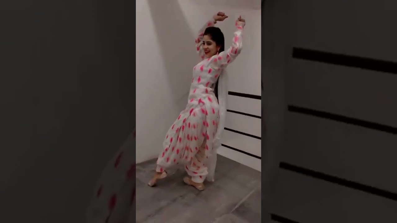 Indian hot Punjabi girl dance at home video #shorts #bhangra #pakistan #tiktok #viral #mujra