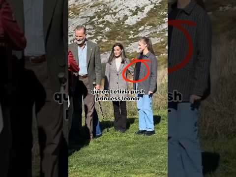 Infanta sofia break royal protocol 😬 #infantasofiaofspain #spanishroyalfamily #princess leonor