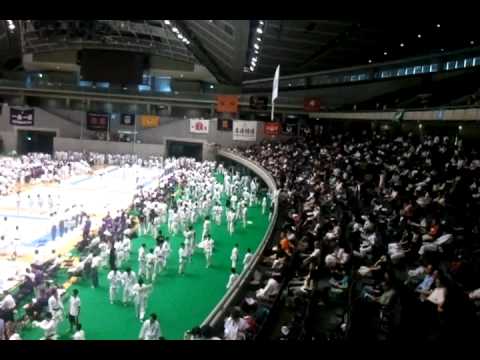 Inside the 東京体育館 (Tokyo Metropolitan Gymnasium)