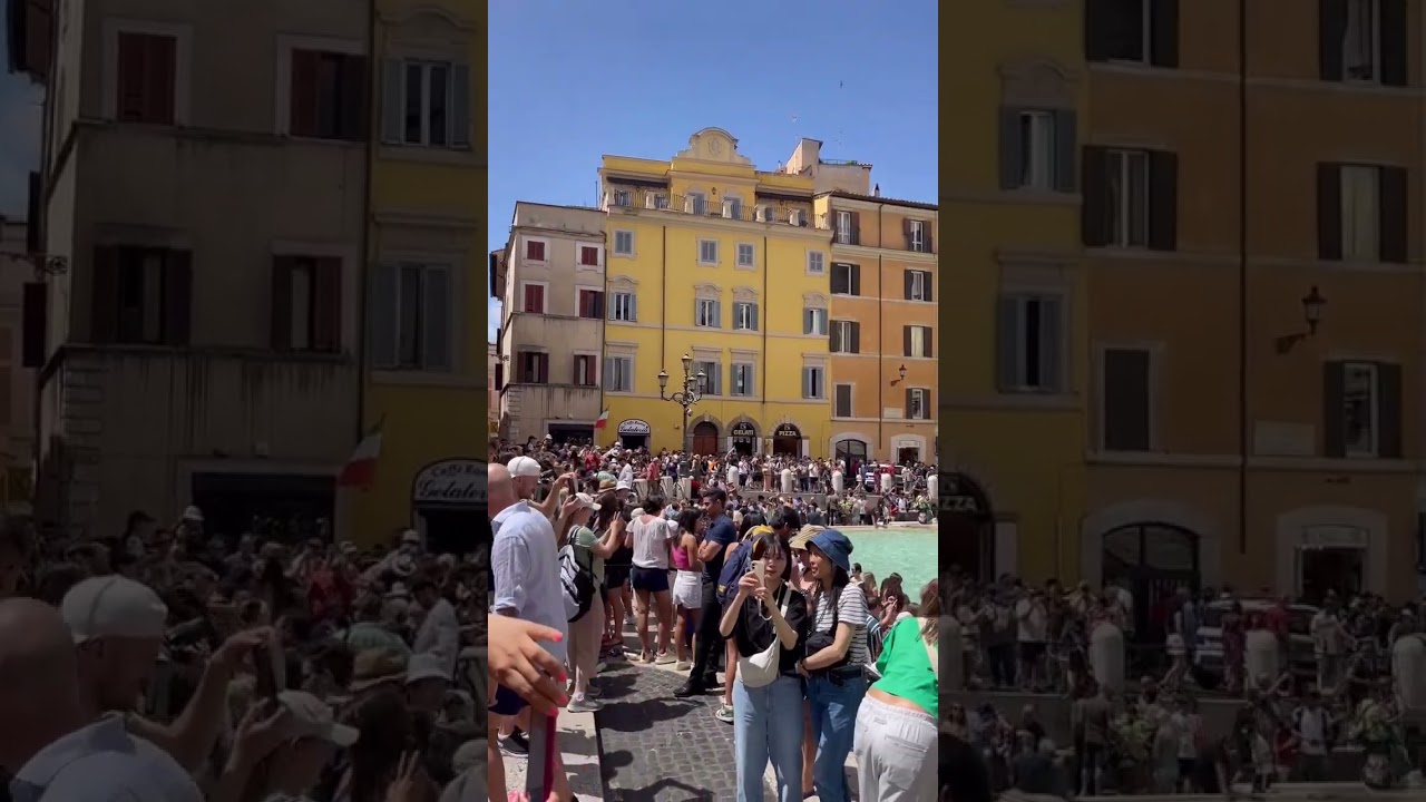 Instagram vs Reality 📍Trevi Fountain (Roma, Italia)