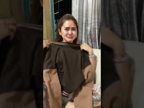 Intip CD Cewek Cantik Celana Bolong