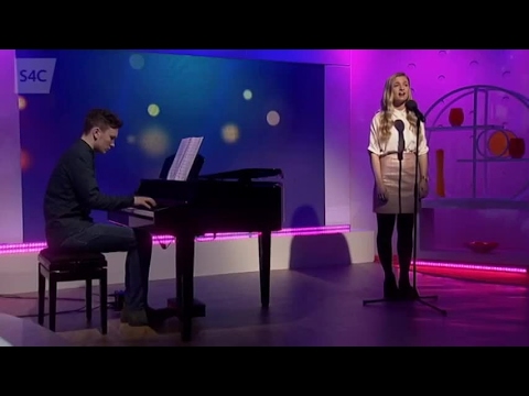 Ioan Price a Ffion Griffiths - Rwy'n dy weld yn sefyll