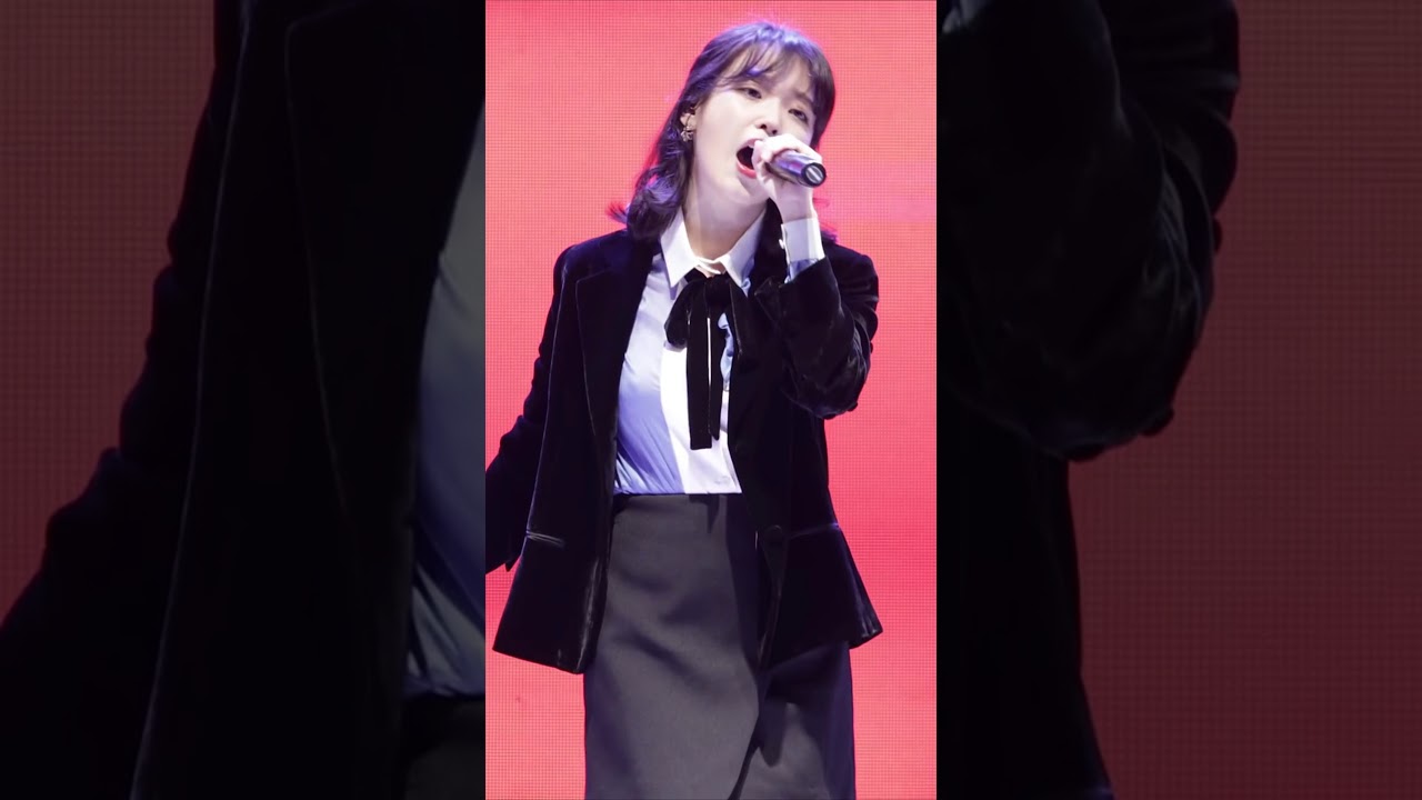 IU hot no bra and nipple