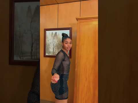 Janemane twerking on her bed