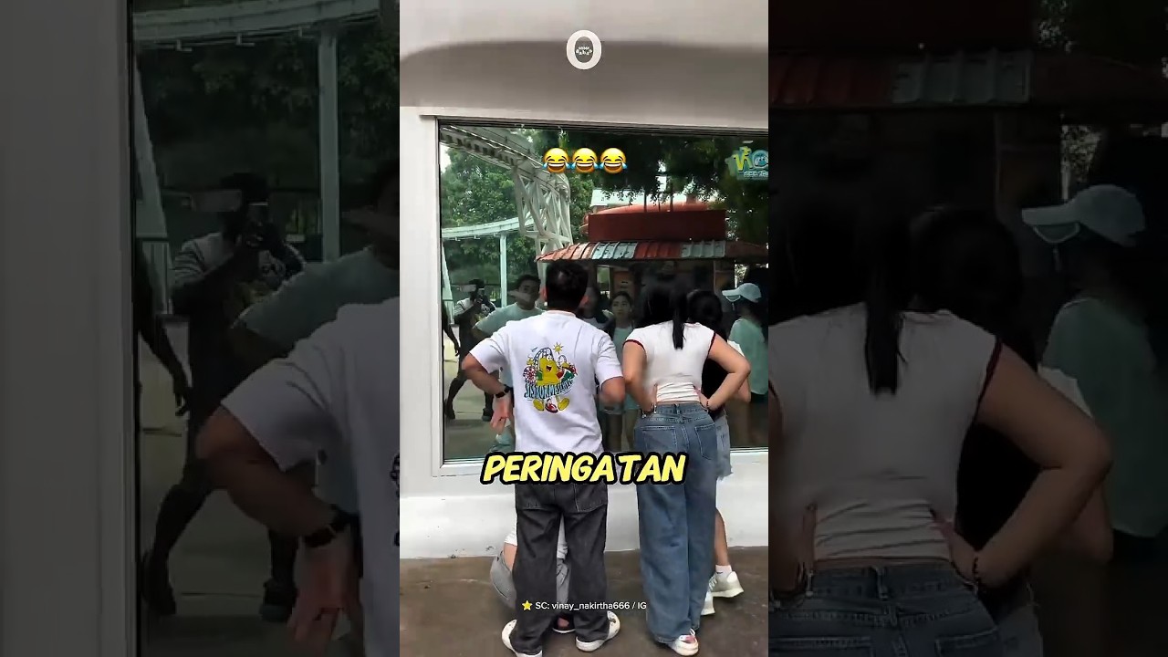 Jangan bercermin di tempat umum!