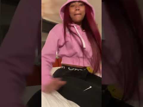 Jania Meshell twerk on the bed