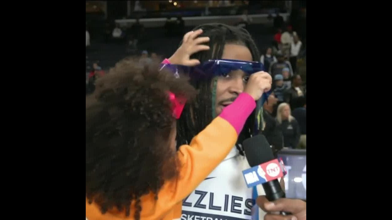 Ja's daughter Kaari loves the streamers 😂