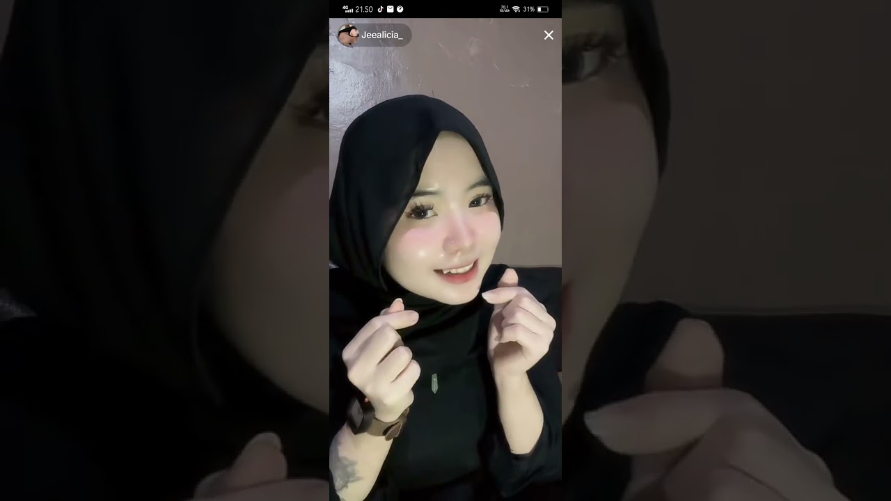 Jealicia Hijab Transparan Sayang Kurang Cerah