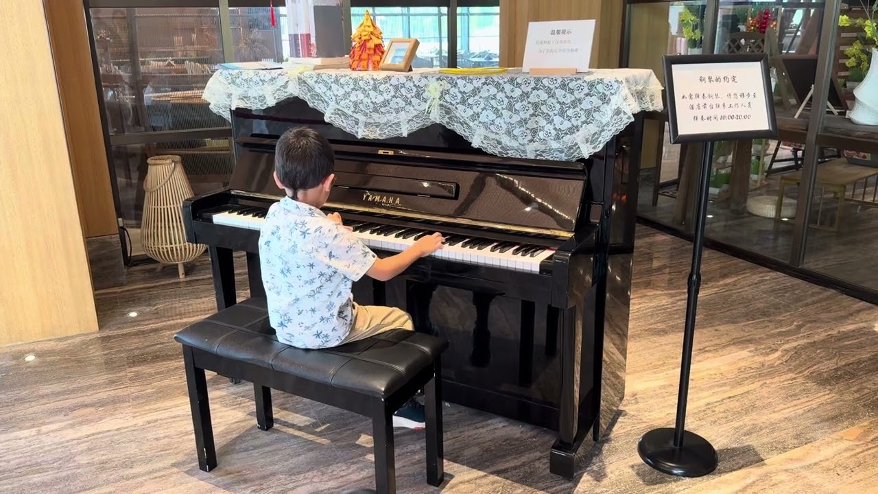 Jonas playing Rondo alla Turca