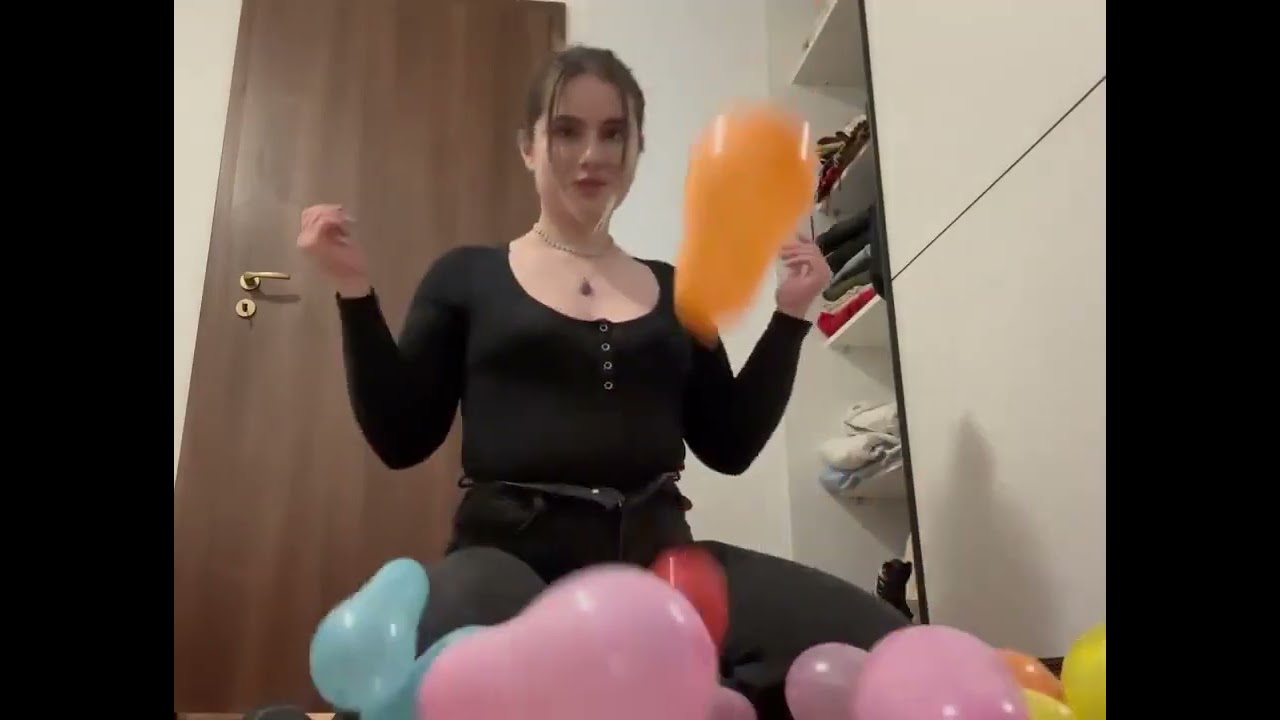 Juicy Farts | Beautiful Cute Young Girl Farting in Black Shirt Leggings Tights #farts #funny #viral