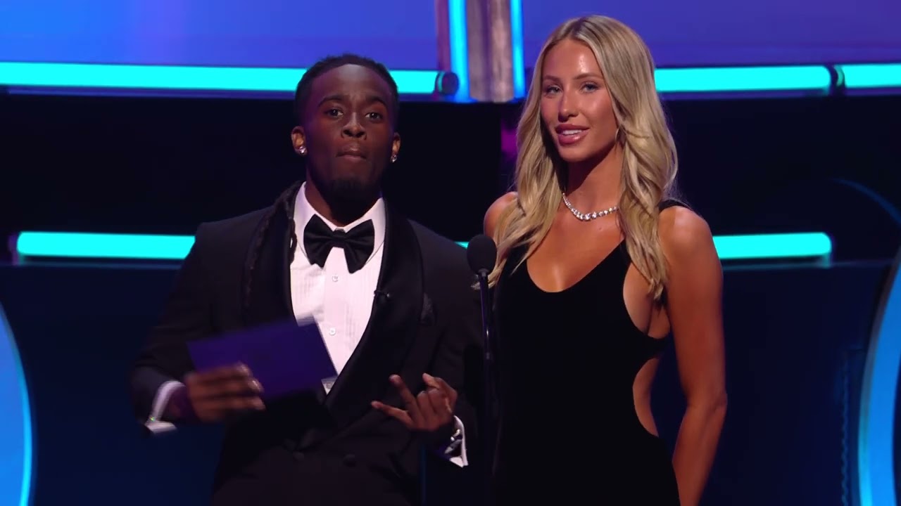 Kai Cenat & Alix Earle Present the Award for Favorite Female R&B Artist [2025 American Music Awards]