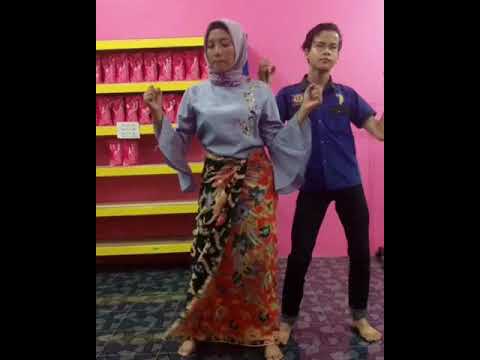 Kain batik pun boleh🤭