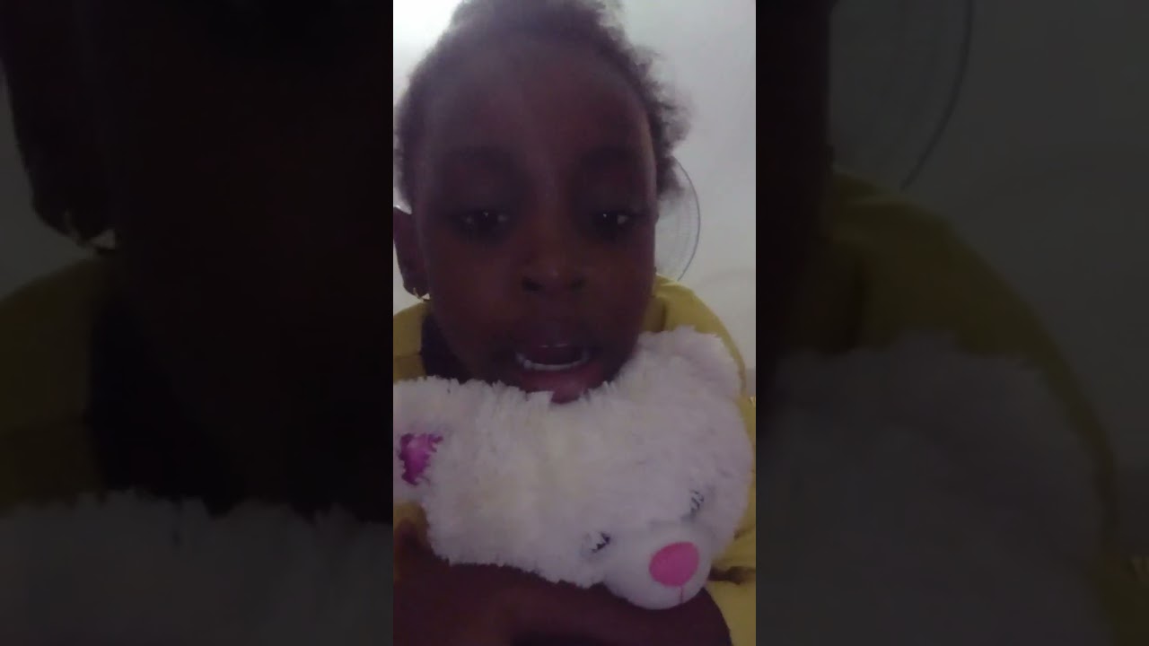 kayla est devenue chanteuse de plubiciter.
