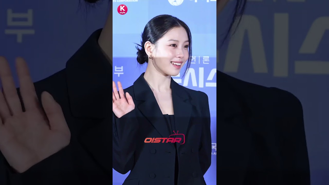 コ・ミンシ、愛嬌たっぷりの笑顔で魅力アピール！「K-EXPO」フォトウォールに登場