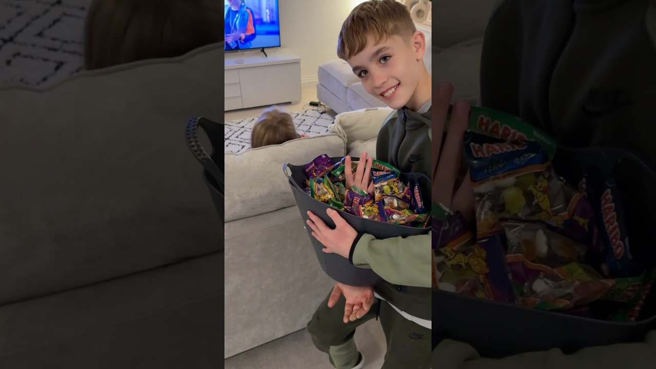 Kid plays genius Halloween trick on his sister 🤣🎃