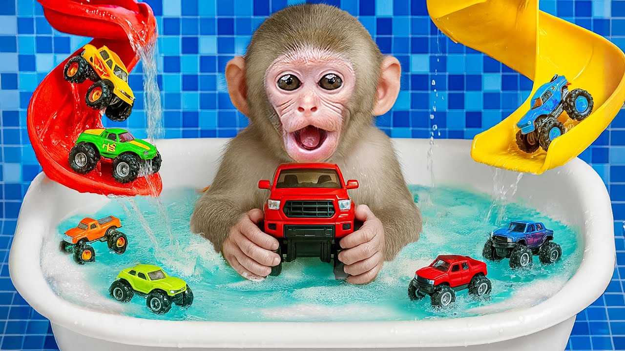 KiKi Monkey bath in Bubble Bathtub with Monster Truck Car Toy Playset vs Puppy | KUDO ANIMAL KIKI