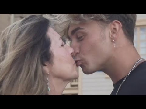 kiss 💋 Boy And Aunty in Public place @Cookingwithmai