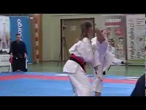 Klaudia face kick