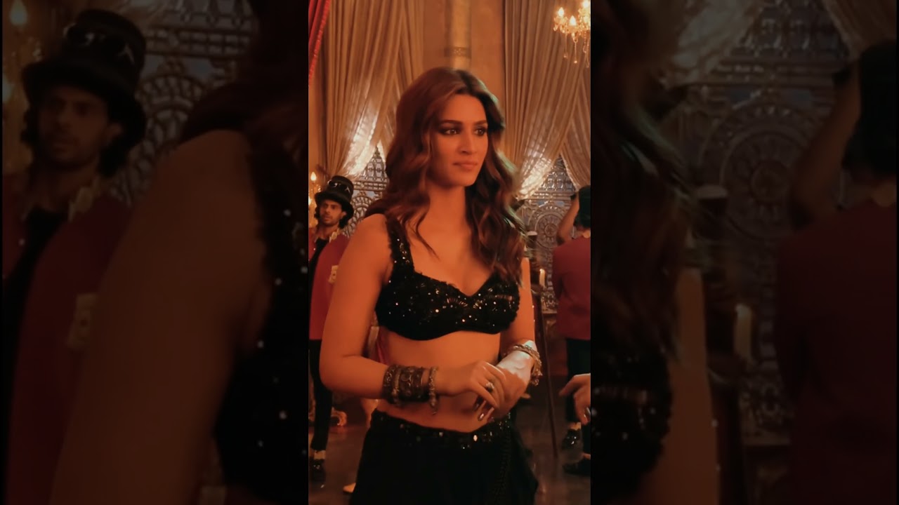 Kriti Sanon navel show
