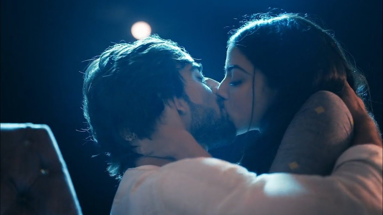 Kushi Dubey hot kissing | Aashiqana series | hot lip kiss 🥵🔥