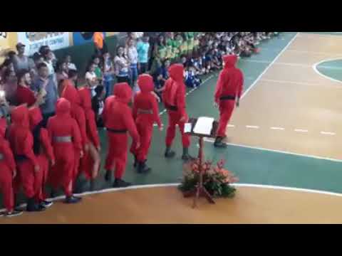 Lá Casa De Papel-  Dança na escola