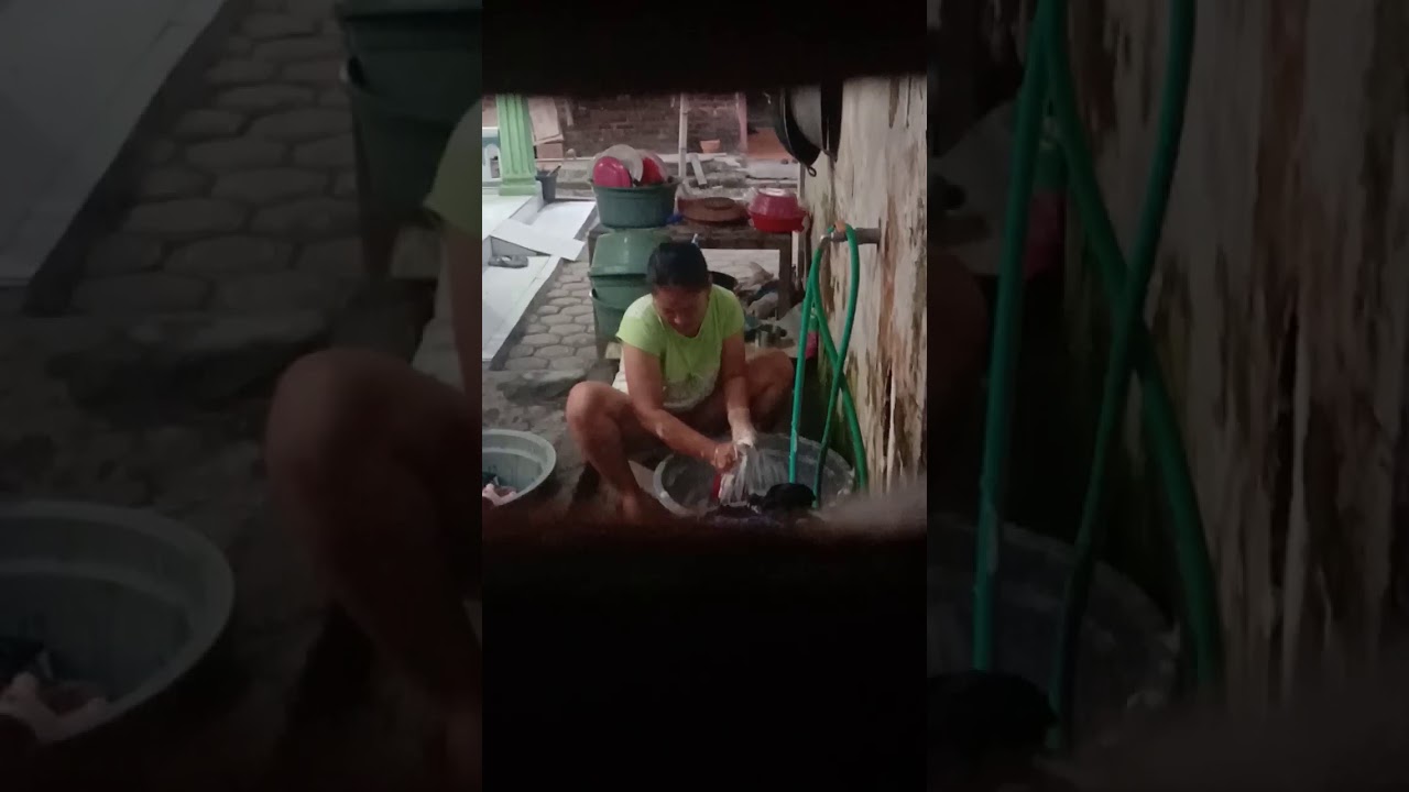 lagi asik nyuci