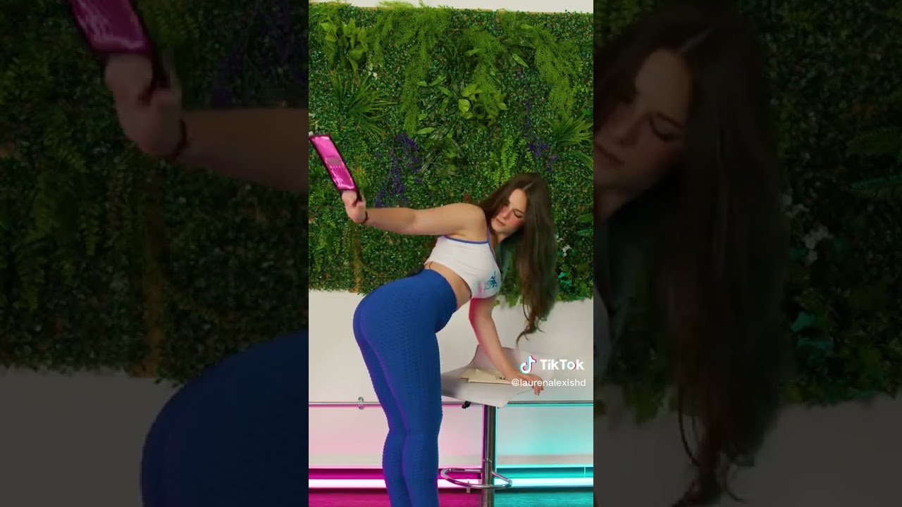 Lauren Alexis twerk slaps booty!!! #jiggle