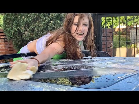 LAVANDO O CARRO DA MÃE 🧼💦 - Modelo Julinha