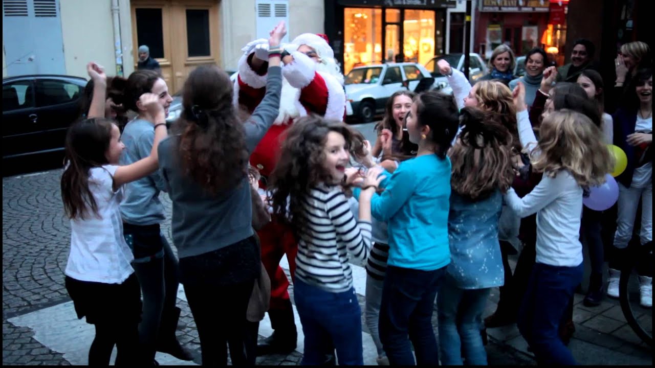 Le Père Noël Gangnam Styla à La Balançoire