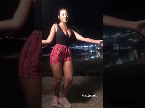 Letícia Castro Dançando
