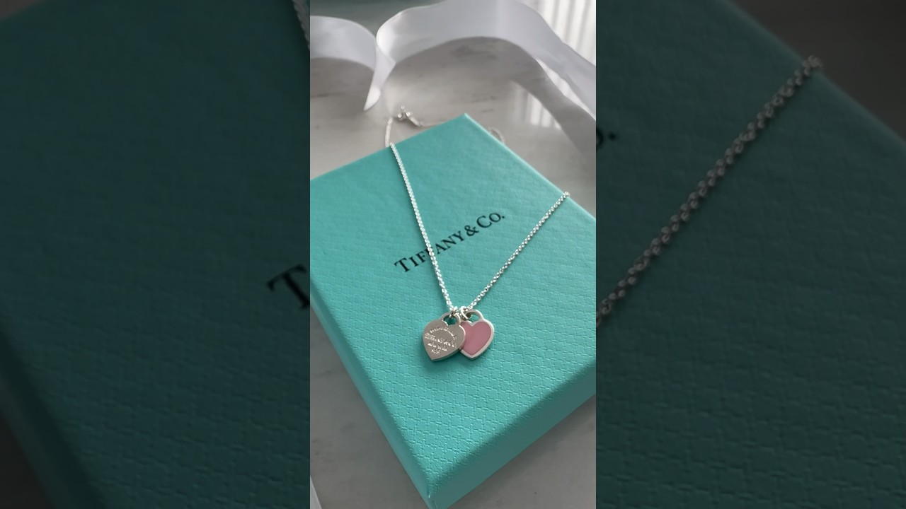 Let’s unbox #tiffanyandco Pink Double Heart Tag Pendant 💕#unboxing #necklace #tiffany