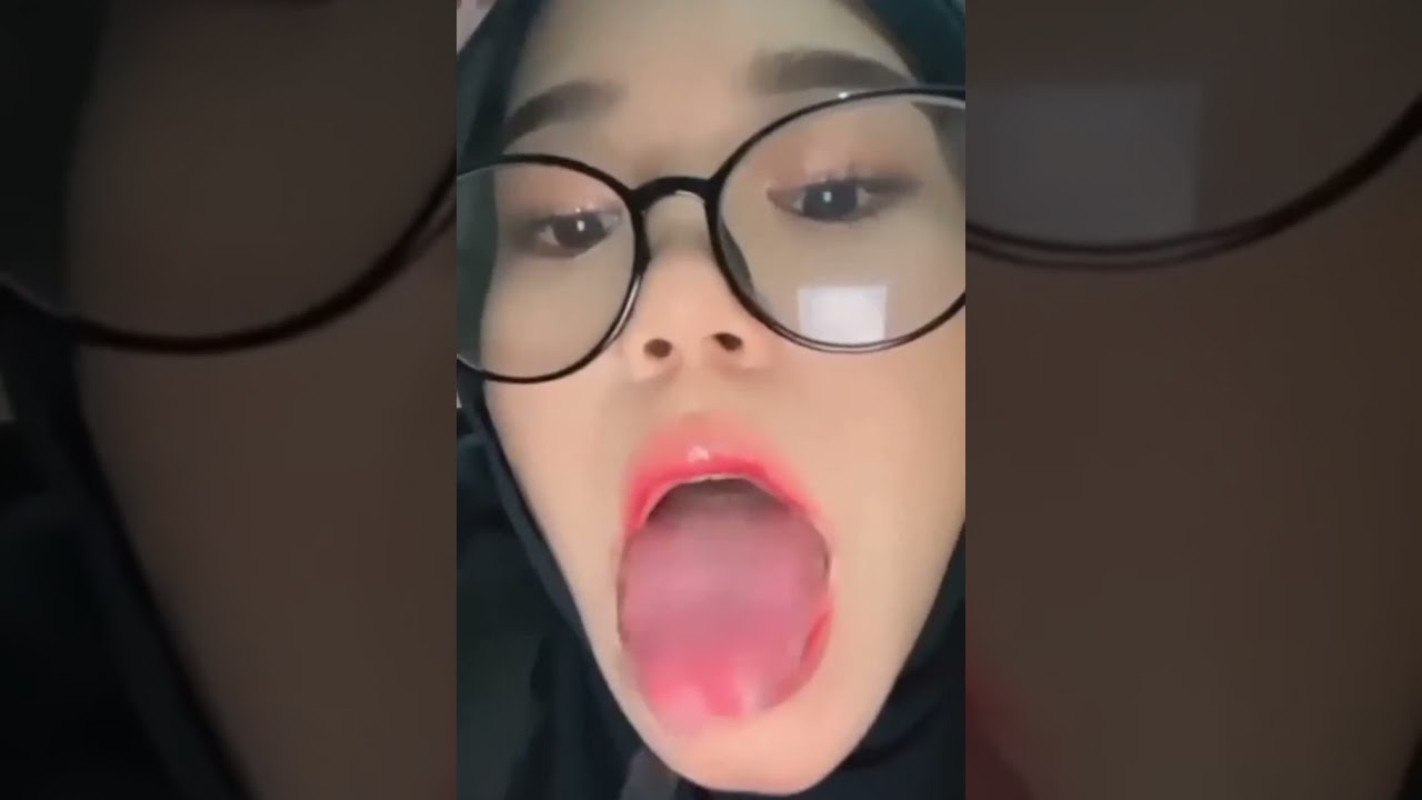 lidah panjang dera Angela