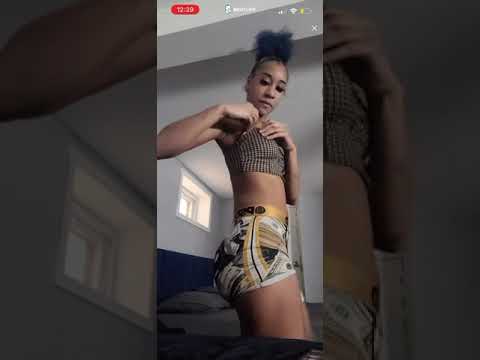 Light skin twerking her fine ass 😮‍💨