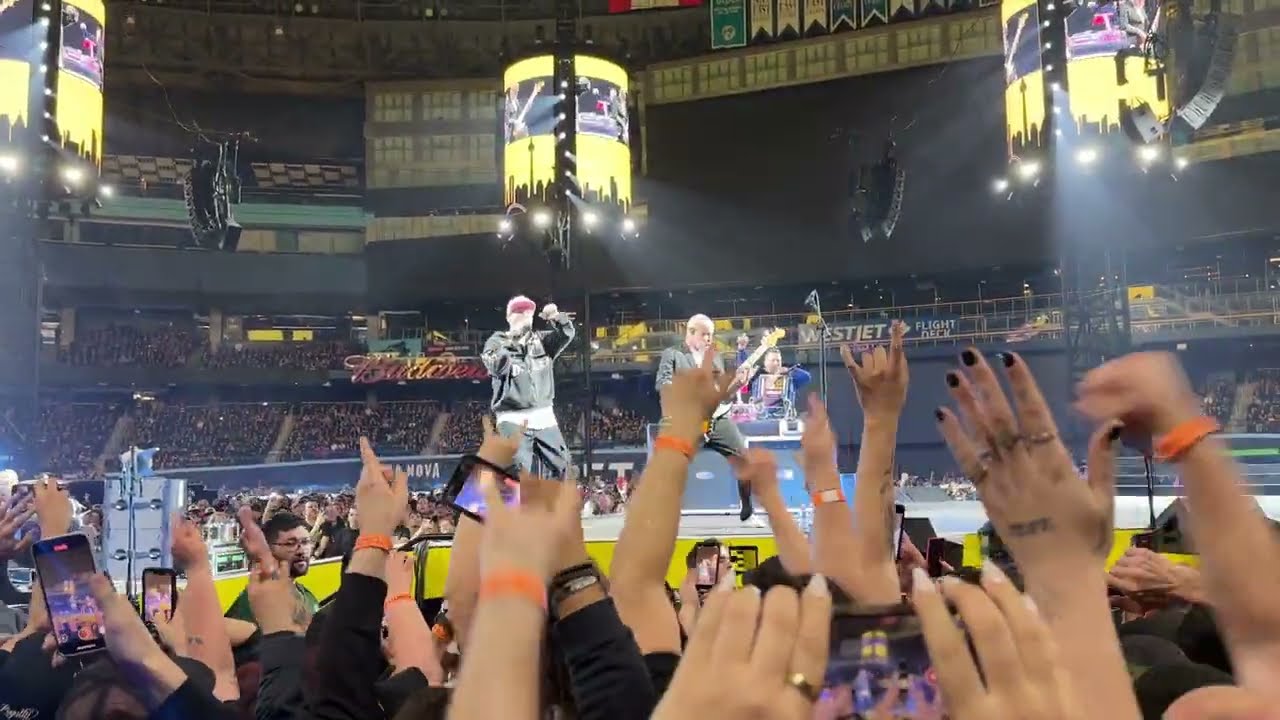 Limp Bizkit - Rollin' (Air Raid Vehicle) (Live @ Rogers Centre 2025)