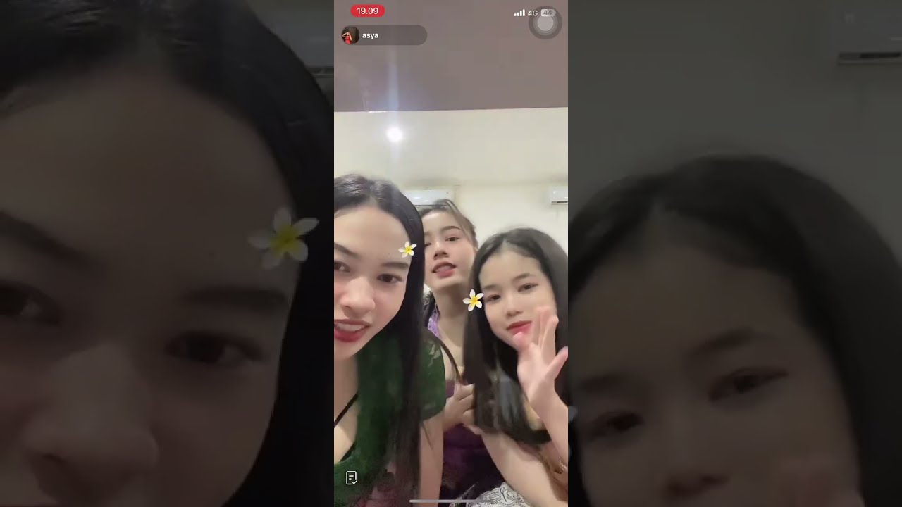 Live hot ruang ganti baju