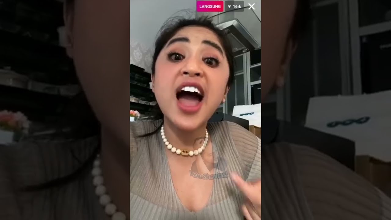 Live Instagram Dewi Persik Pakai Bahasa Kasar di Sosial Media