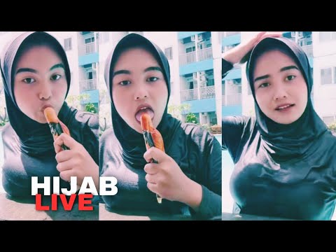 Livestream Beautiful Muslim Women Asian Hijab in swimming pools