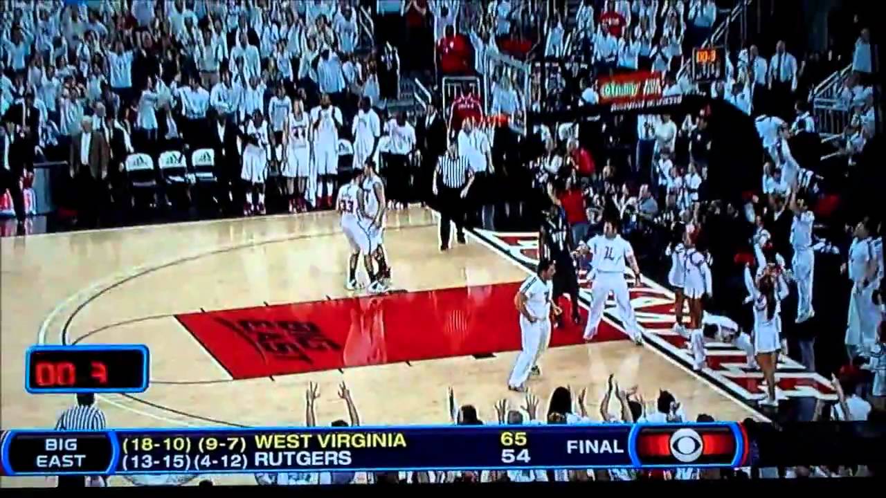 Louisville male cheerleader given technical foul; Rick Pitino speaks out