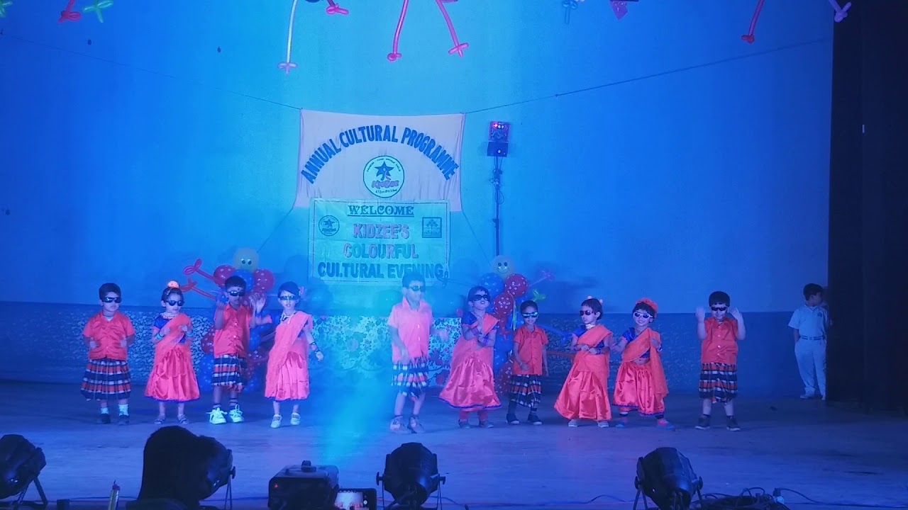 Lungi dance srishti  banerjee
