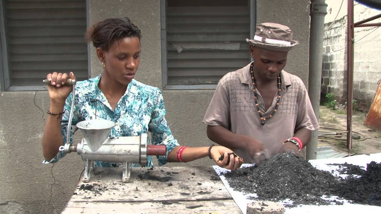 Maandalizi ya mkaa mbadala unaotengenezwa kwa takataka